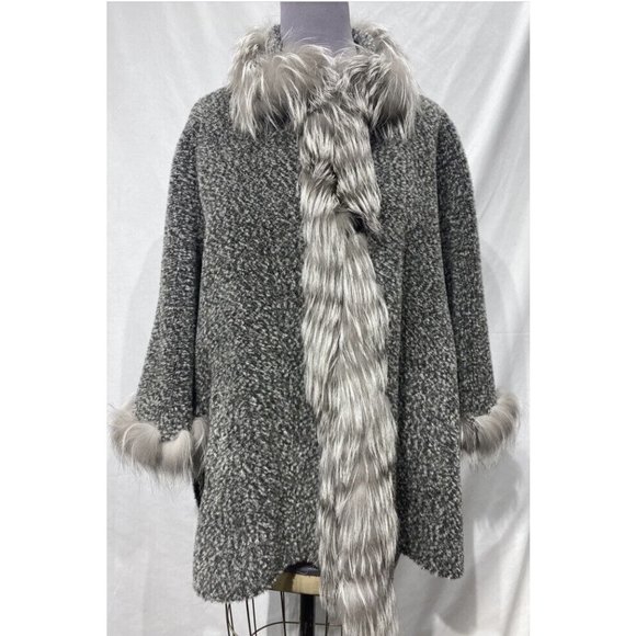 Grey alpaca llama wool cape w/ silver fox trim (9642)